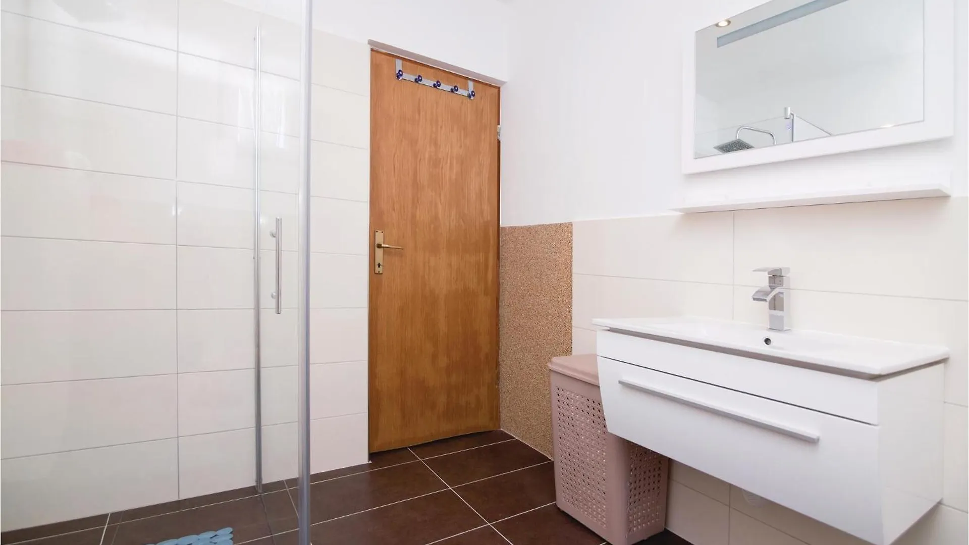 4 Bedroom Pet Friendly Home In Polaca 0*,