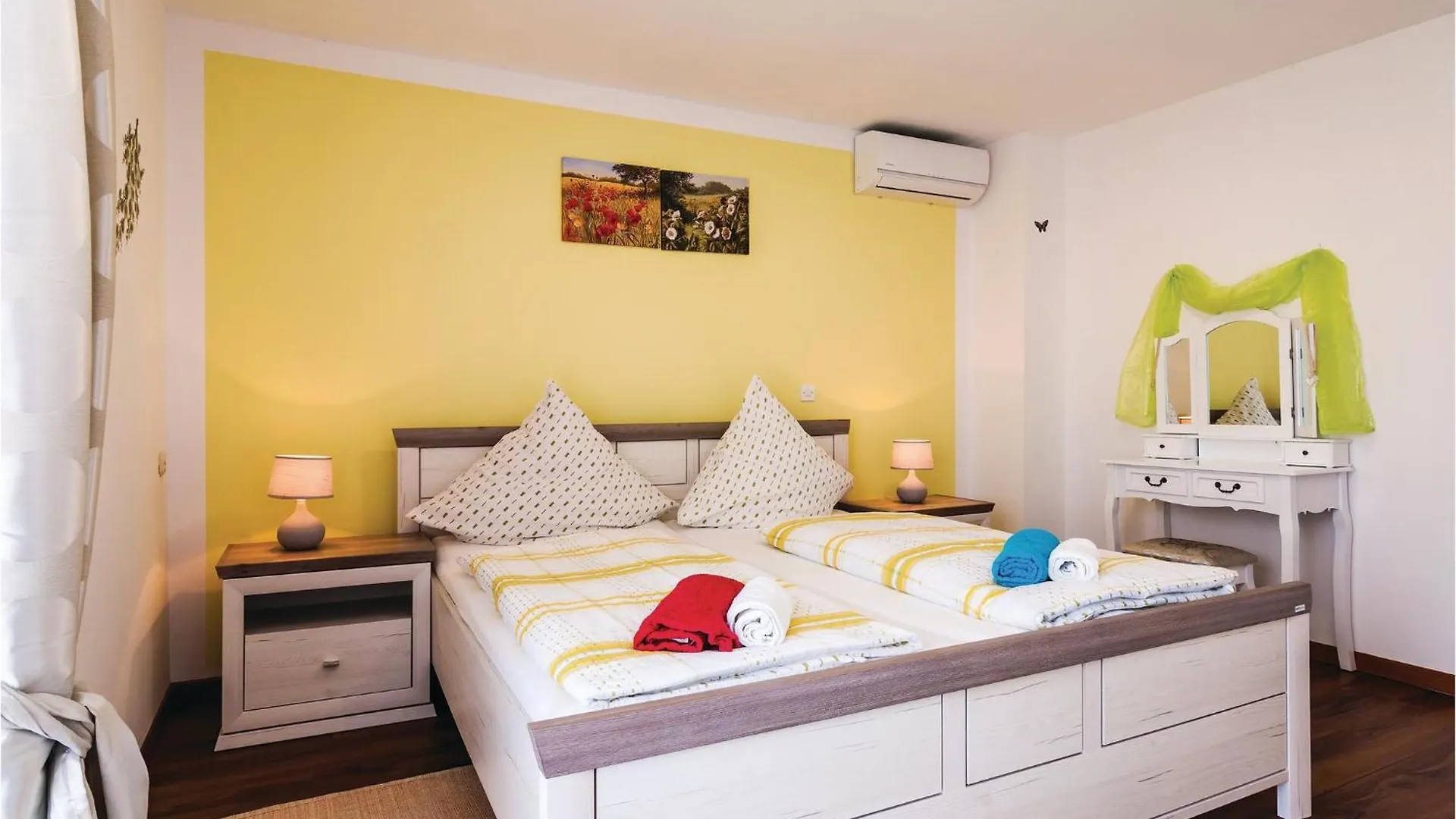 Holiday home 4 Bedroom Pet Friendly Home In Polaca